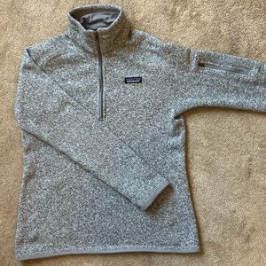 Gray Patagonia 1/4 zip in perfect condition!!!!